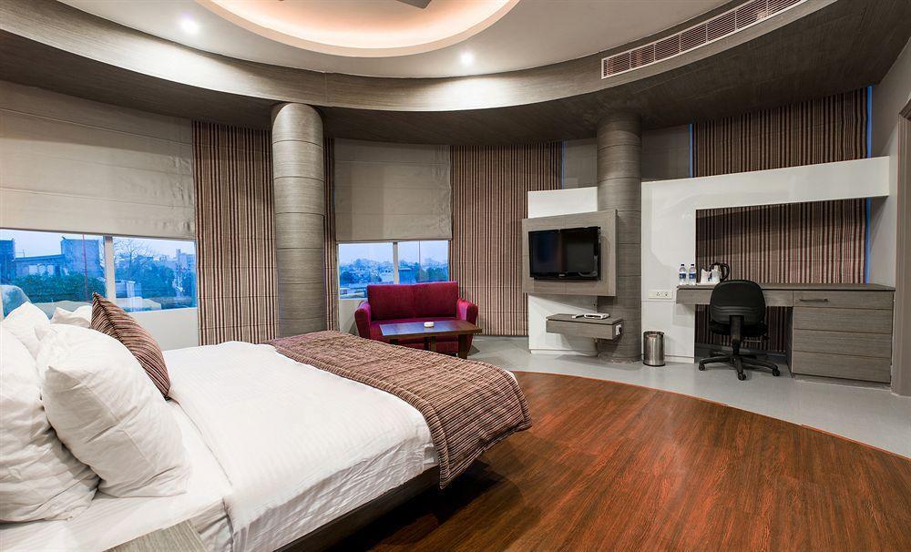 Hotel Narula'S Aurrum Amritsar Buitenkant foto