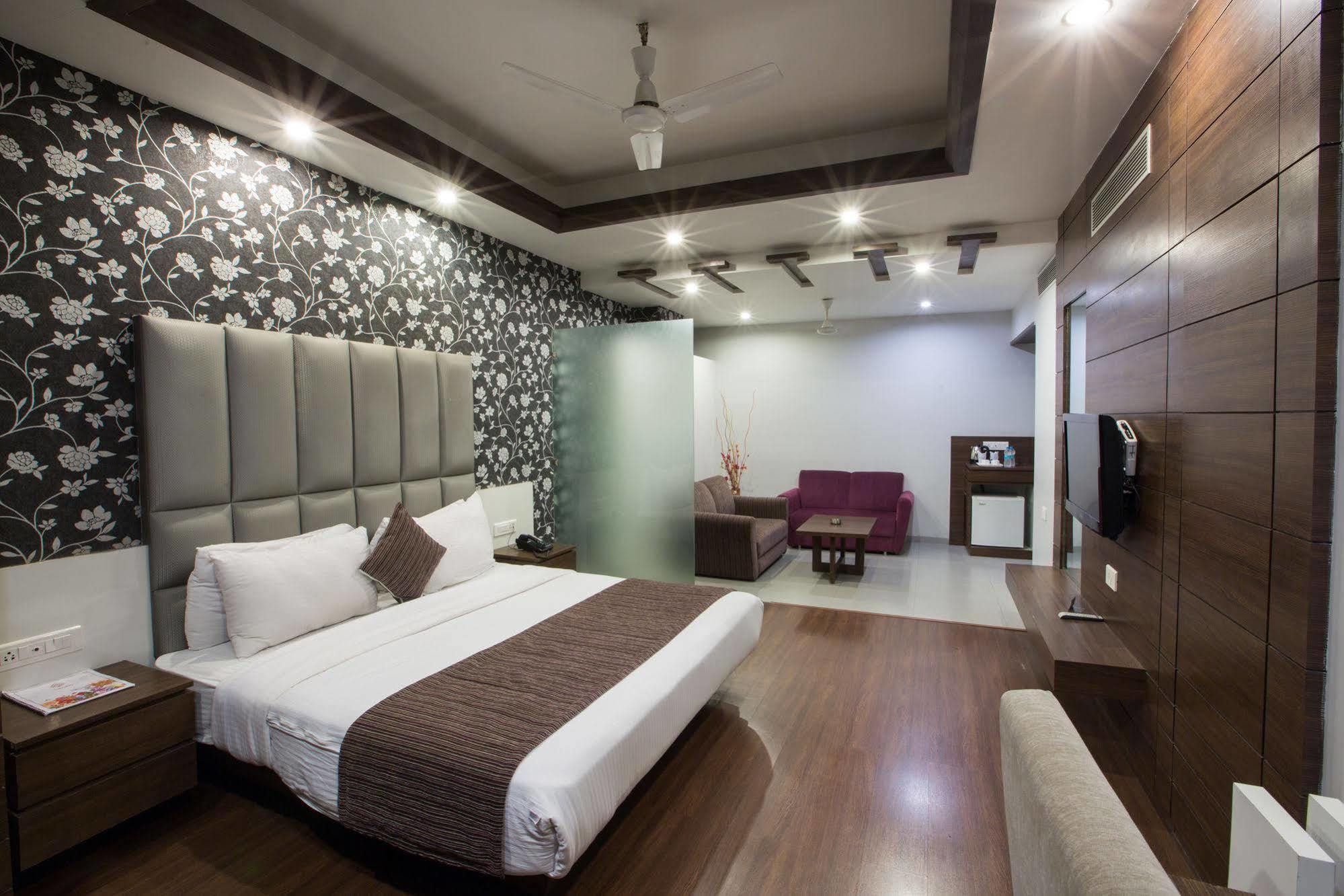 Hotel Narula'S Aurrum Amritsar Buitenkant foto