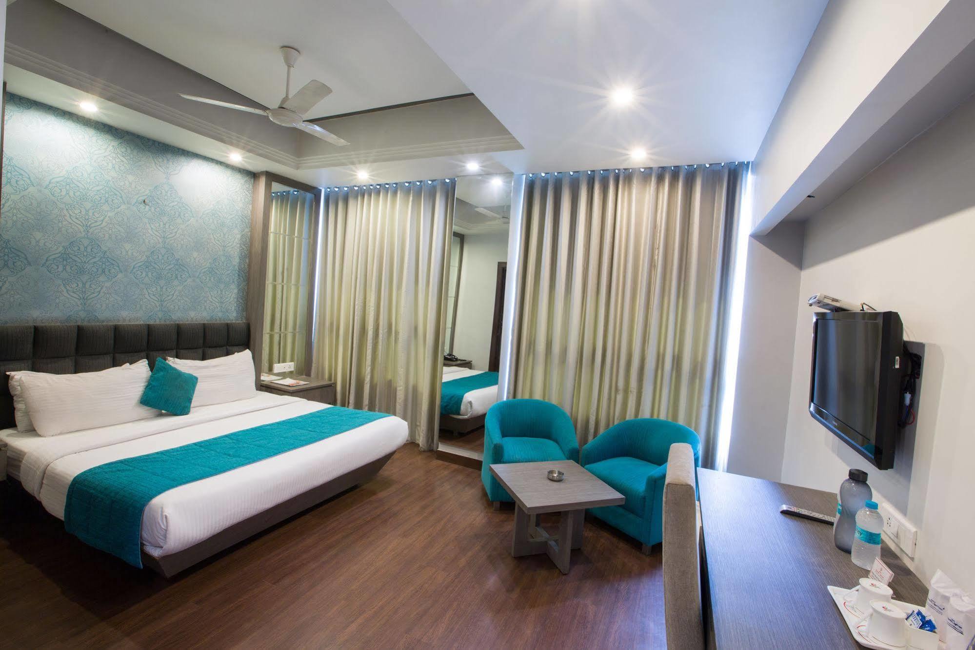 Hotel Narula'S Aurrum Amritsar Buitenkant foto
