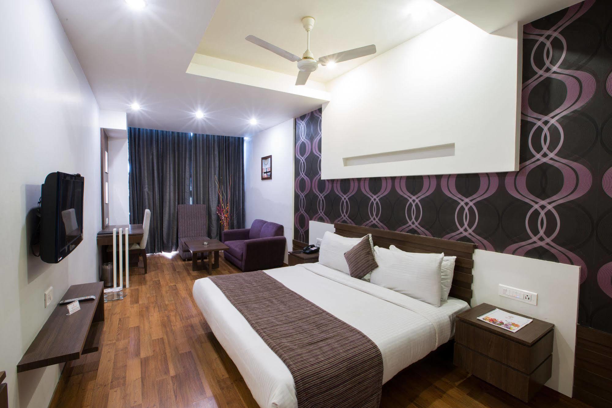 Hotel Narula'S Aurrum Amritsar Buitenkant foto
