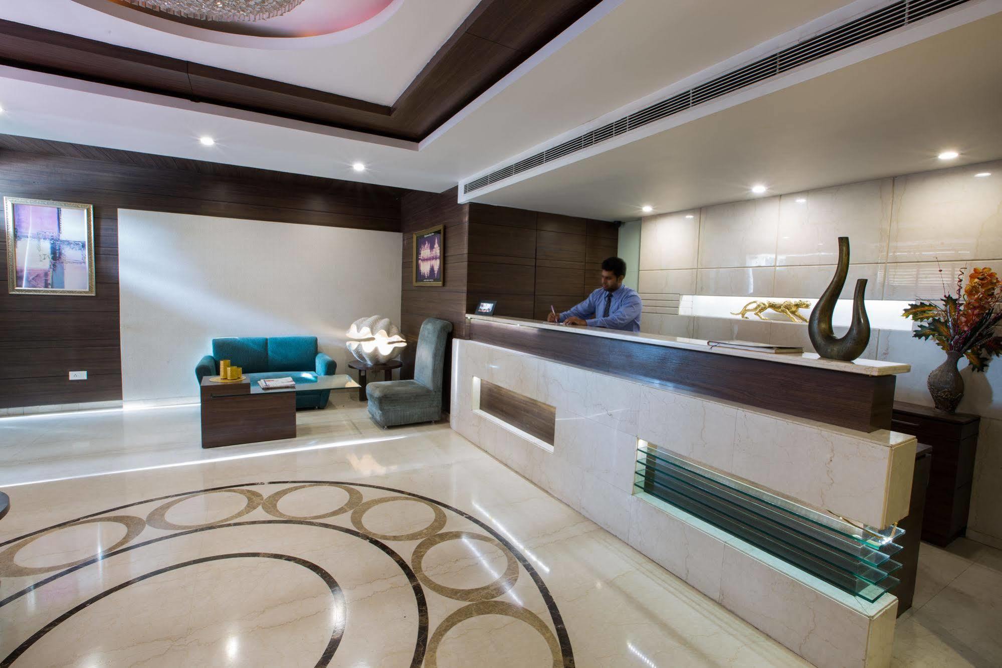Hotel Narula'S Aurrum Amritsar Buitenkant foto