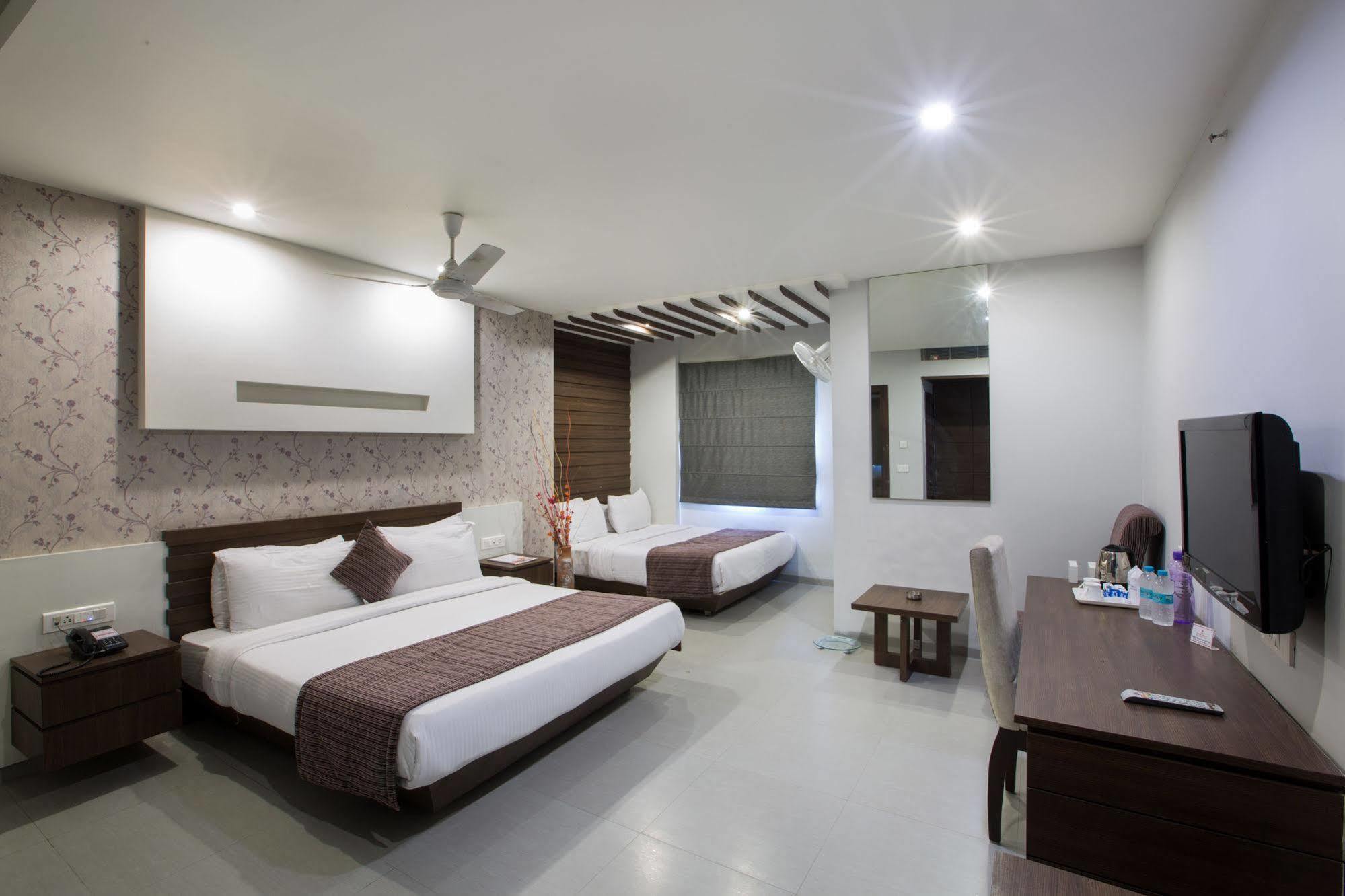 Hotel Narula'S Aurrum Amritsar Buitenkant foto